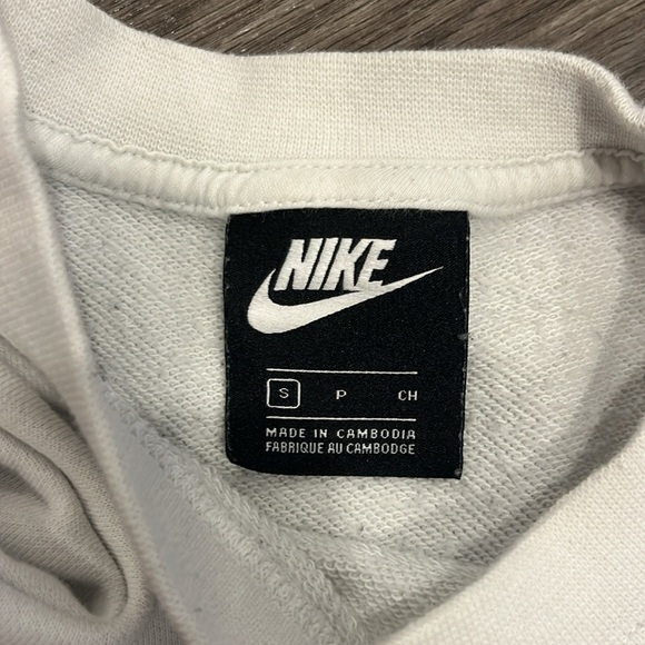 Women’s Nike cropped sweatshirt - Picture 2 of 3